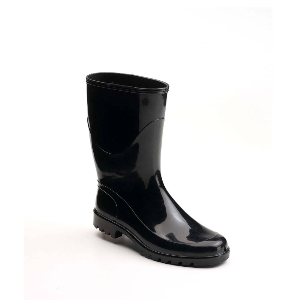 ART. 100. Rain boot in pvc with low boot leg and lug outsole 