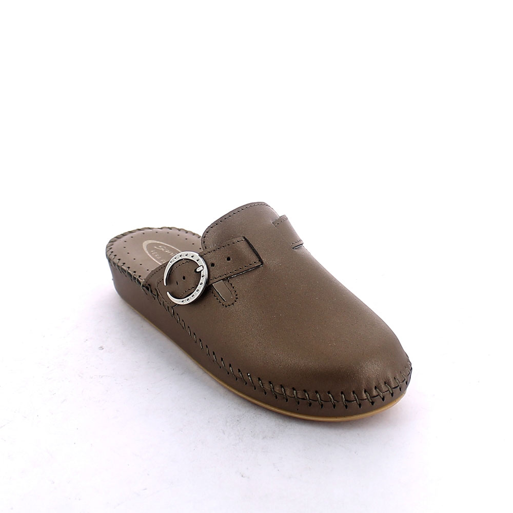 Hand sewn closed toe slipper for women with calf leather upper