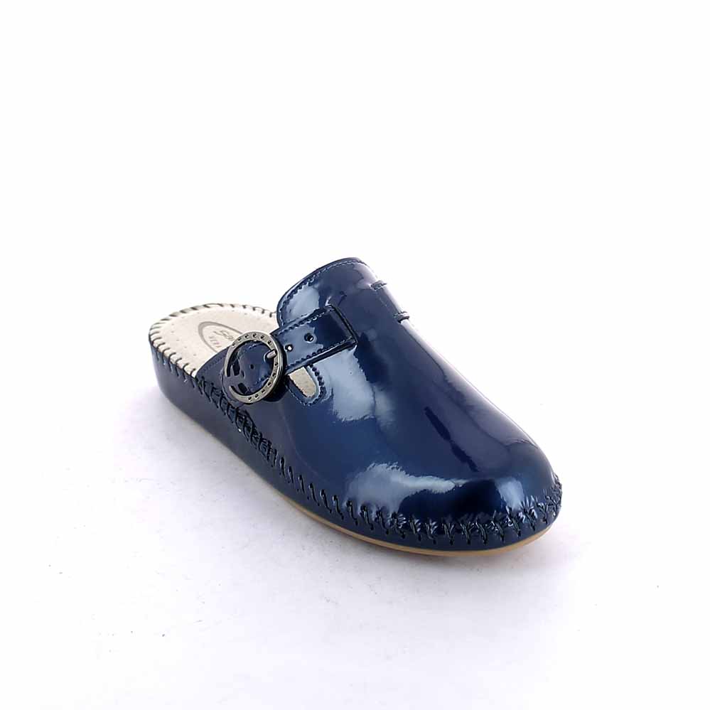 Hand sewn closed toe slipper for women with calf leather upper