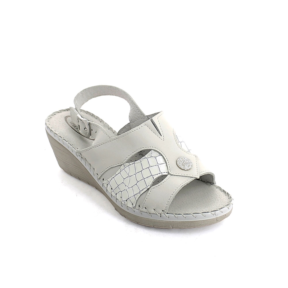 Hand sewn summer sandal for woman